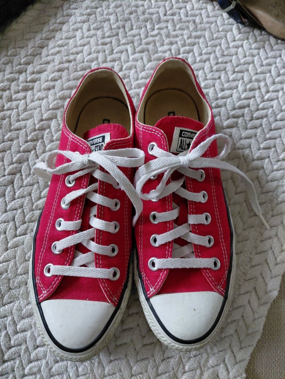 Red Low-Top Converse Women 8/Men 6